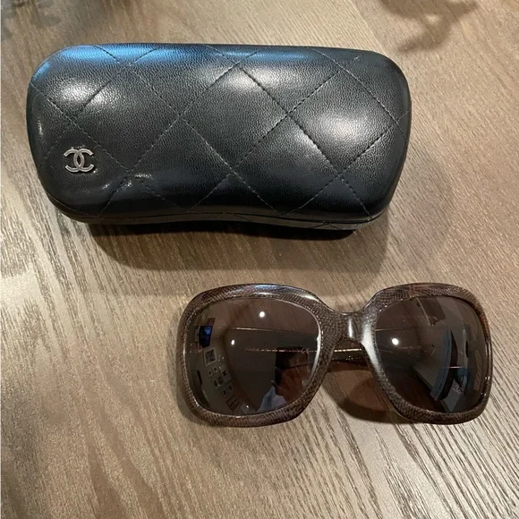 CHANEL | Accessories | Chanel Acetate Cc Lace Effect  display picture 1